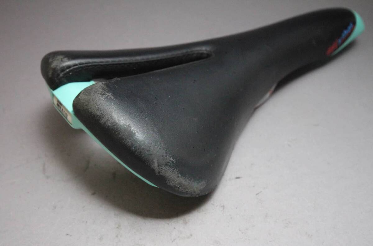 Selle De Vélo Selle Italia Mythos Vanadium - Rennrad, Couleur Rouge, 209g, Années 1990