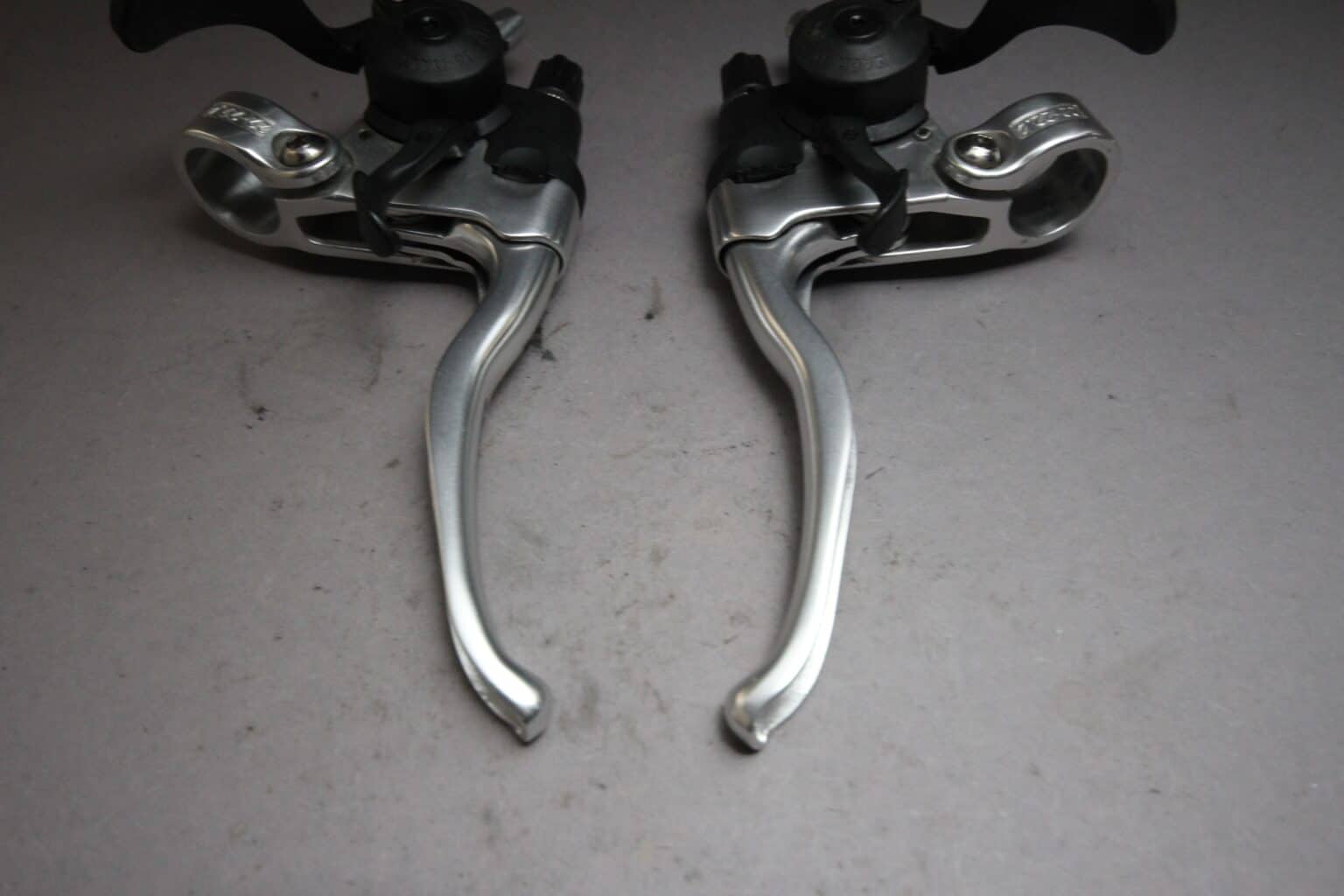 Campagnolo Veloce Silver FB 3 x 10 Flat Bar ShiftingBrakeLever