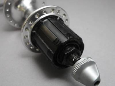 Shimano 600 Tricolor FH 6402 Hub / 36H / Hyperglide - velowizard.com