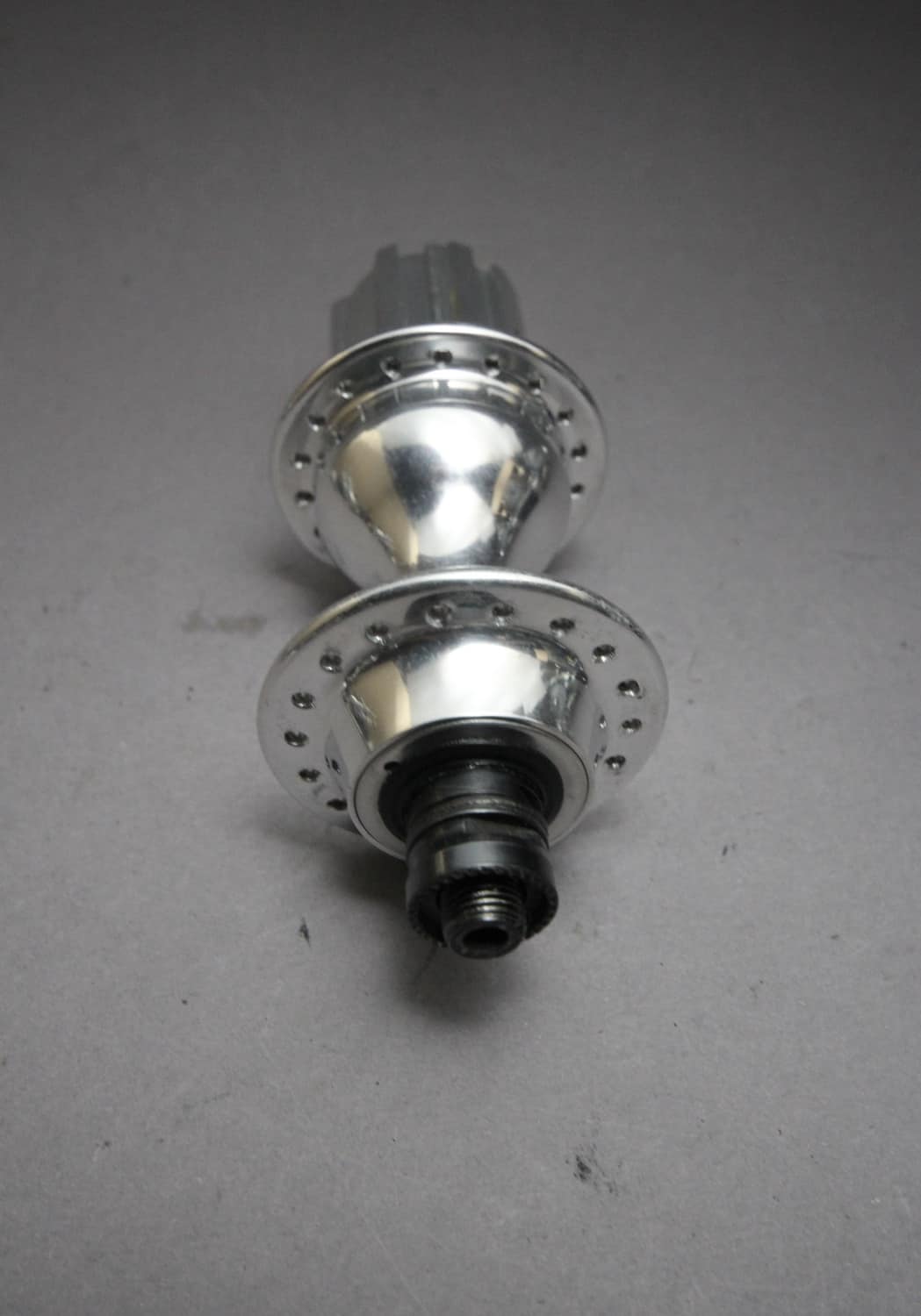 ★最強のCAMPAGNOLO RECORD ハブを基軸とした完組ホイール ♪ Campagnolo Record（カンパニョーロレコード）RECORD front hub 32 h