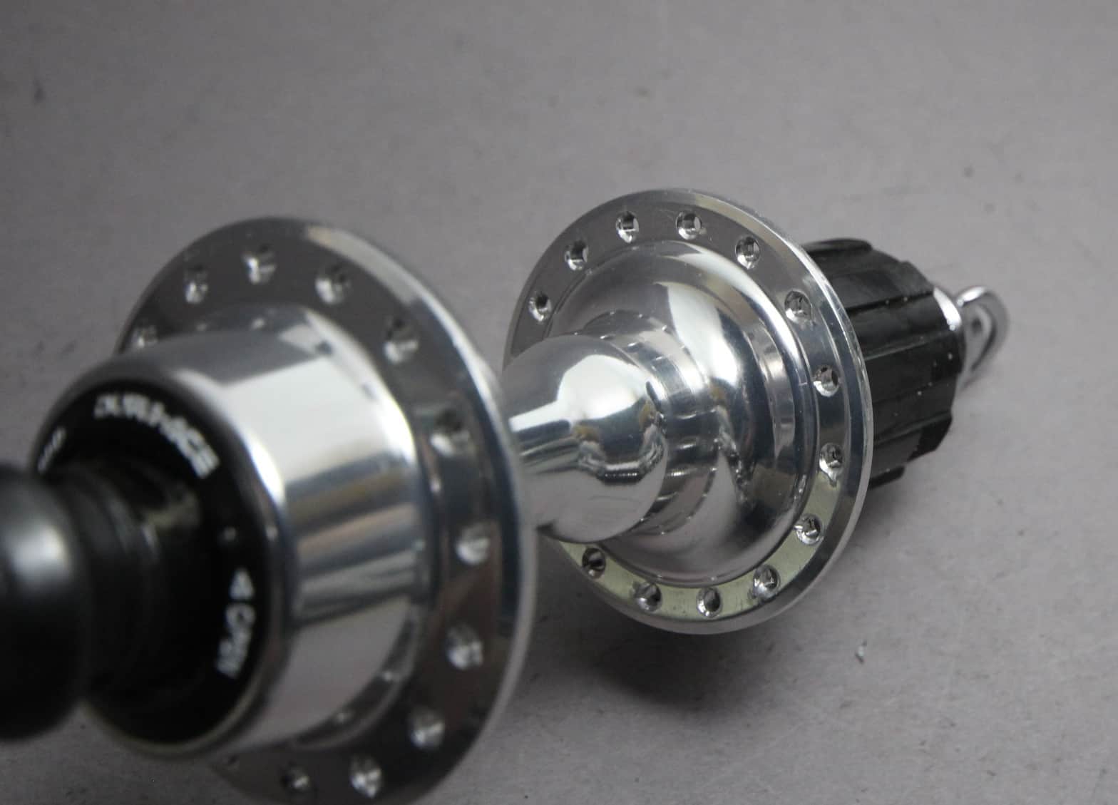 Shimano Dura Ace FH 7403 Rear Hub / 32H / 8 Sp