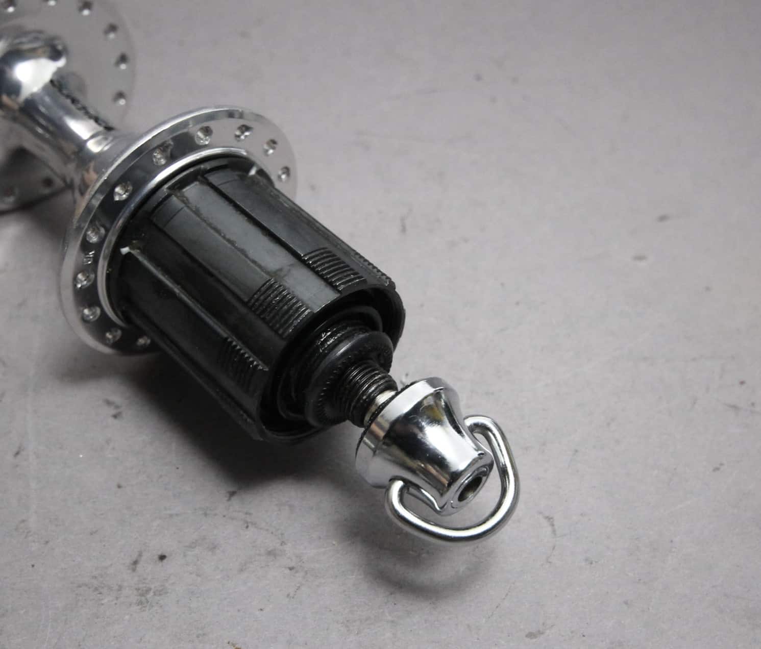 Shimano Dura Ace FH 7403 Rear Hub / 32H / 8 Sp