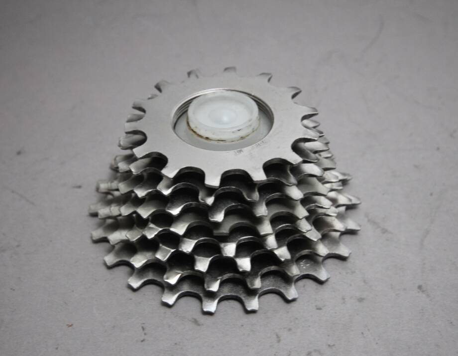 Moyeu Arrière Shimano Dura-Ace 7400 UG 8 Vitesses - 32/36 Dents 130mm - Neuf Avec Emballage D'origine
