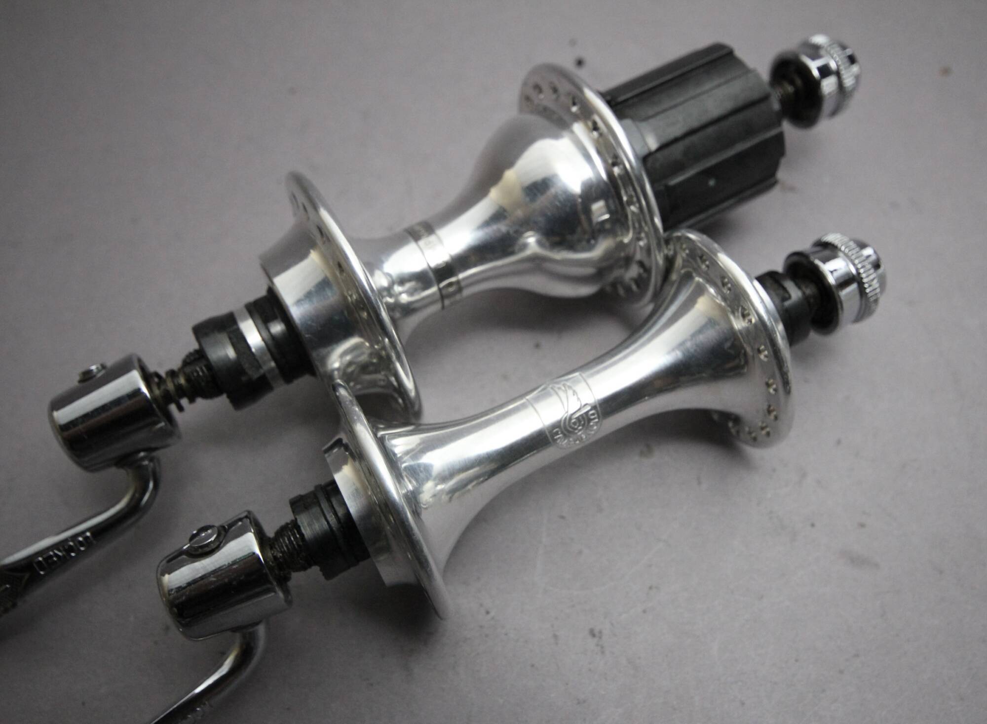 Moyeu Avant Campagnolo Athena 36 Trous - Vintage Années 90 - Argent - New Old Stock (NOS) - Neuf Ancien