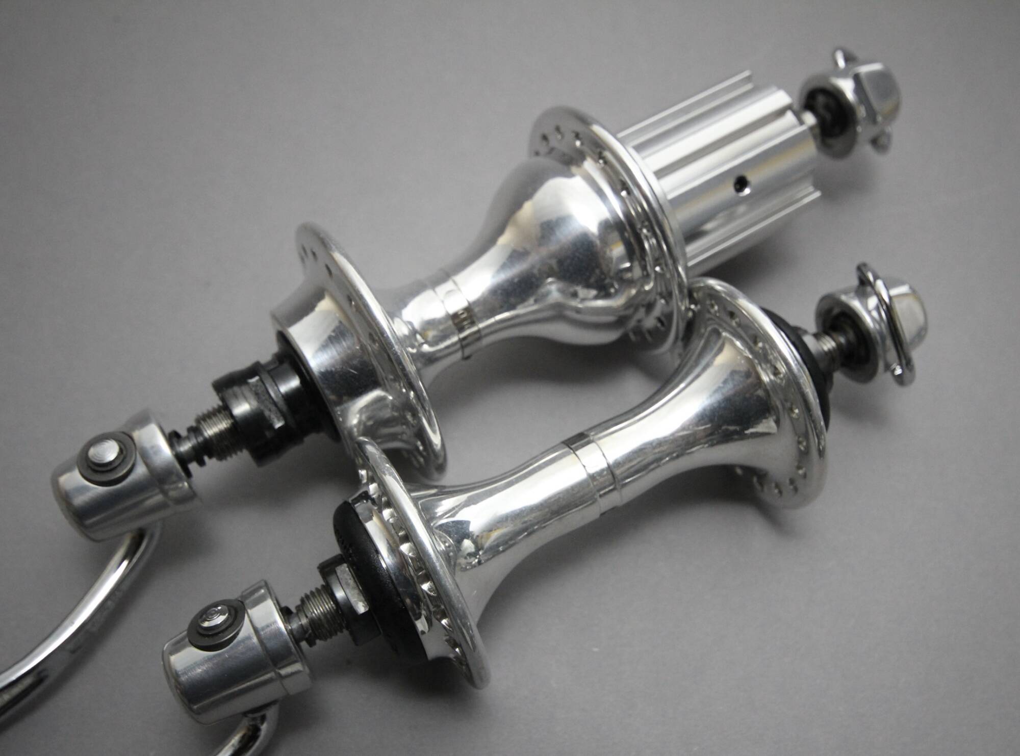 CAMPAGNOLO RECORD LARGE HUB 前後 IMG_8825-2000x1483.jpg