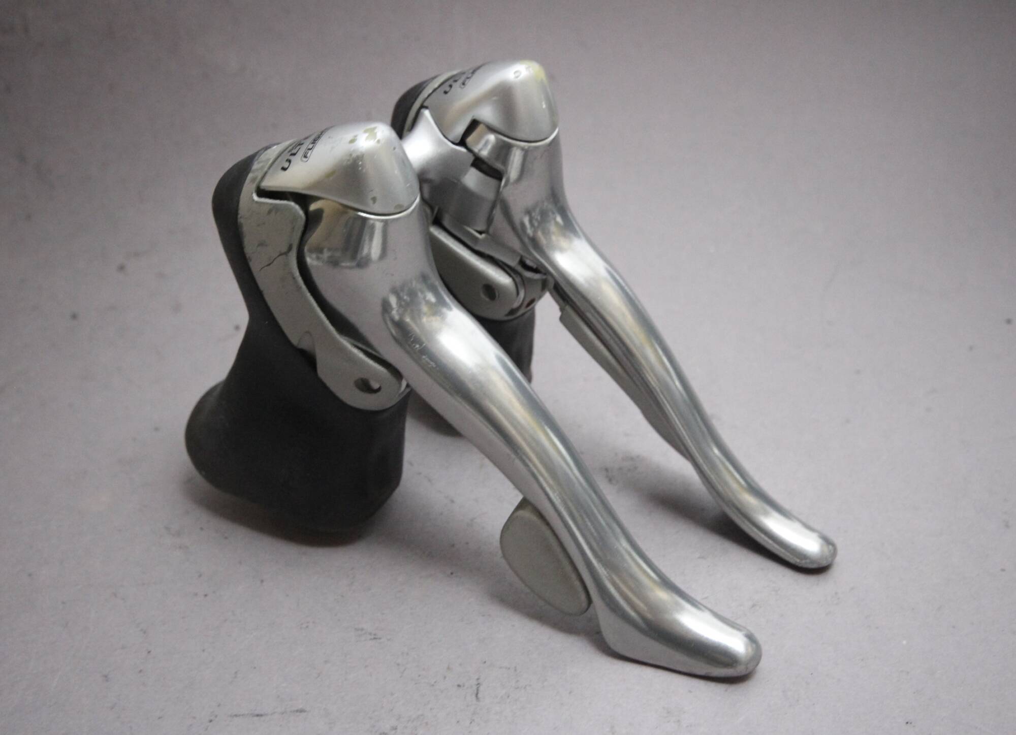 Levier De Frein Shimano Ultegra ST-6500 - 2x9 Vitesses - Années 1990 - Grise - Occasion (fonctionnel, Usure)