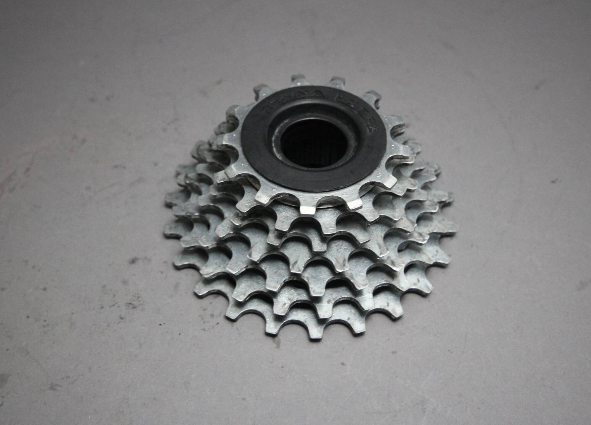 Roue Libre Regina Synchro 90 6 Vitesses (13-14-15-17-19-21 Dents) - Pour Vélo Route - NOS (Neuf Ancien Stock) Avec Boîte
