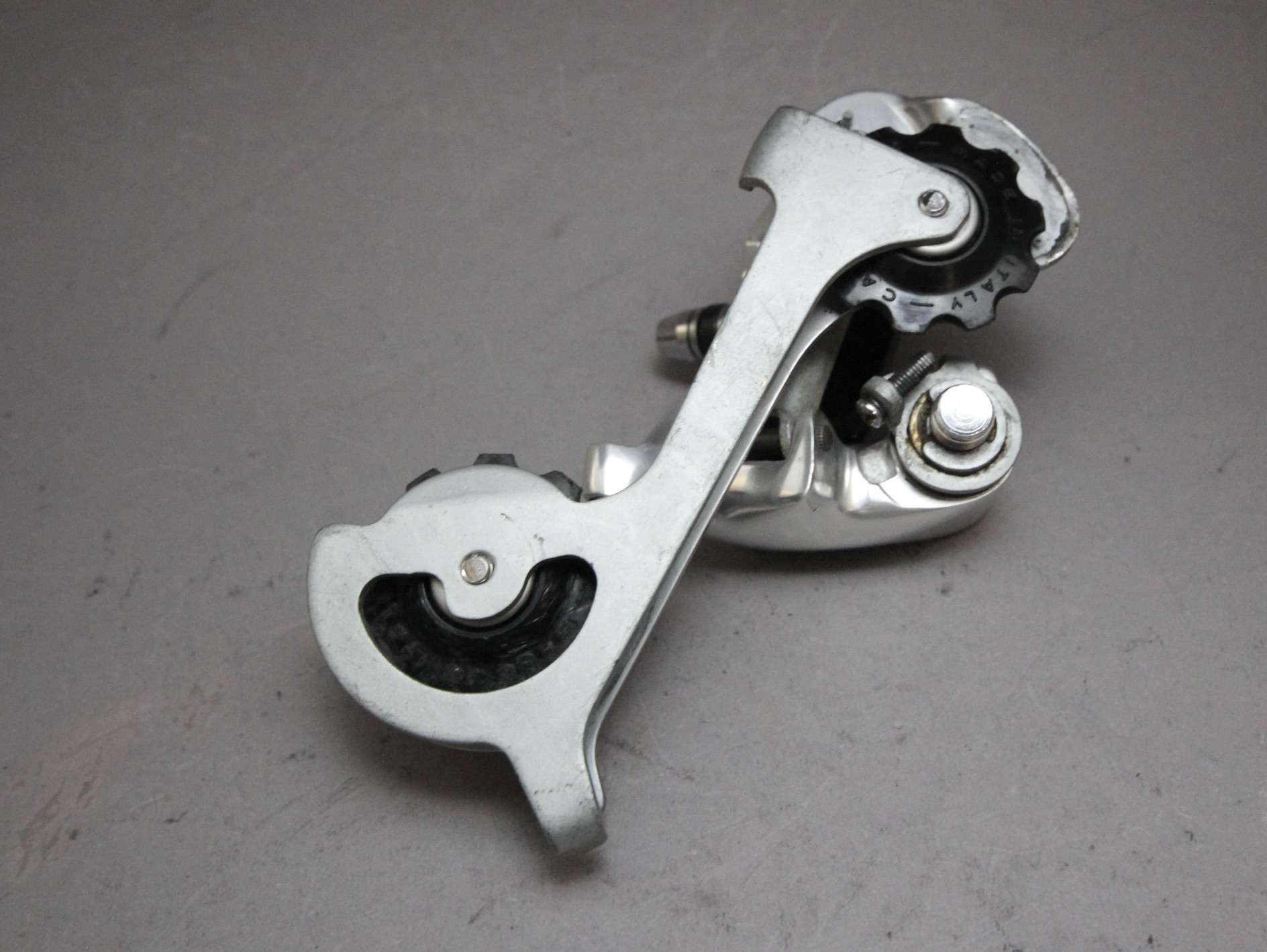 Chaîne Dérailleur Shimano CN-LG500 - Chaîne Vélo Unisexe Adulte, Compatible HyperDrive, Tige De Rivetage Incluse
