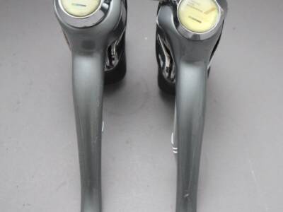 paire de leviers shifters Shimano 600 Tricolor ST-6400 2x8 vitesses 8